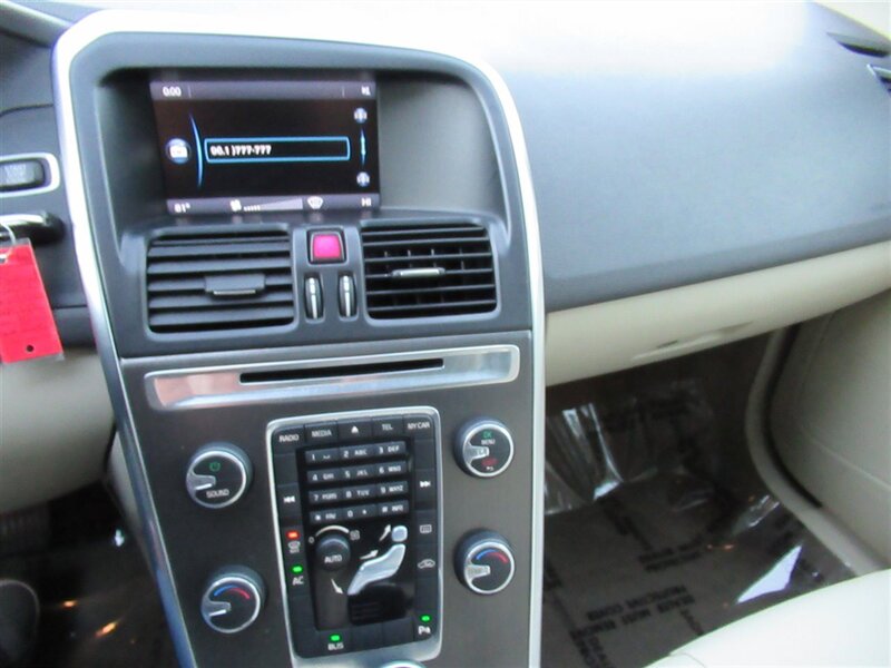 2014 Volvo XC60 3.2 Premier   - Photo 22 - Sherman Oaks, CA 91423