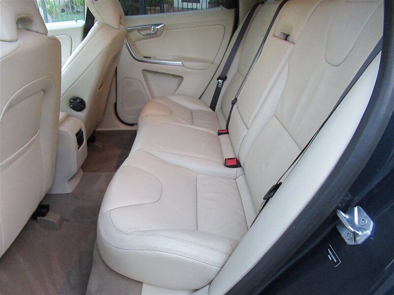 2014 Volvo XC60 3.2 Premier   - Photo 27 - Sherman Oaks, CA 91423