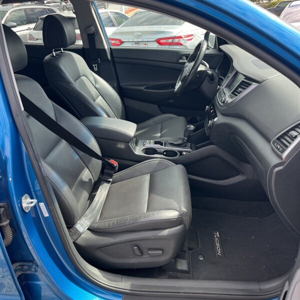 2018 Hyundai TUCSON Value   - Photo 15 - Sherman Oaks, CA 91423