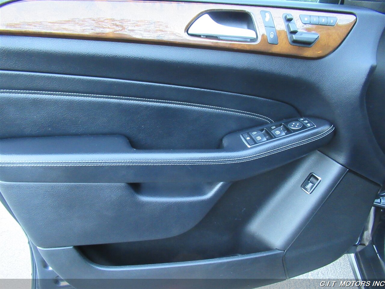 2012 Mercedes-Benz ML 350   - Photo 12 - Sherman Oaks, CA 91423