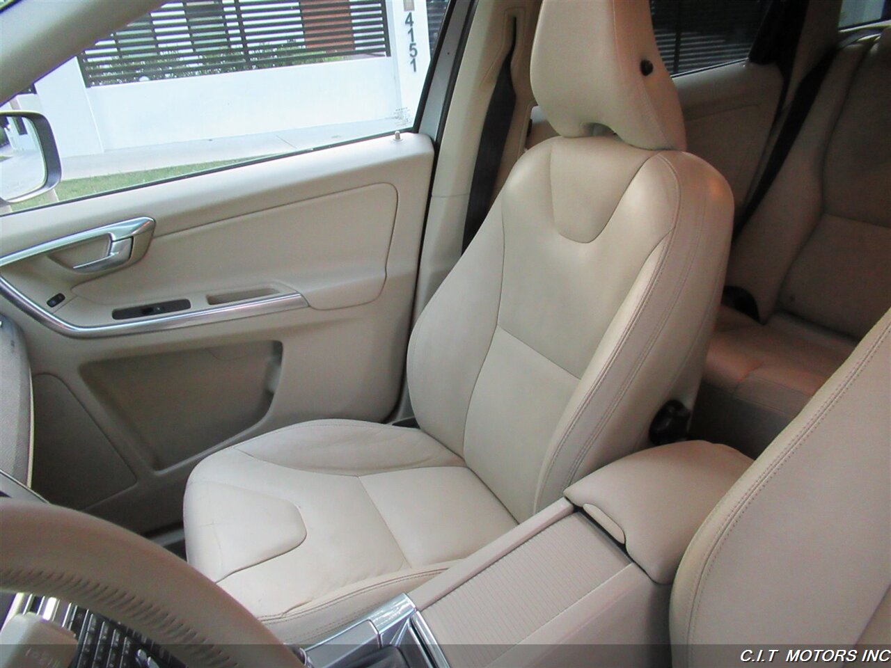 2013 Volvo XC60 3.2   - Photo 16 - Sherman Oaks, CA 91423