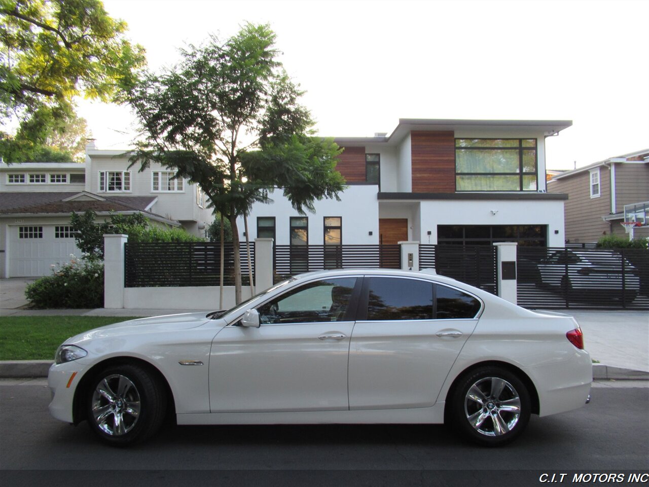 2013 BMW 528i   - Photo 10 - Sherman Oaks, CA 91423