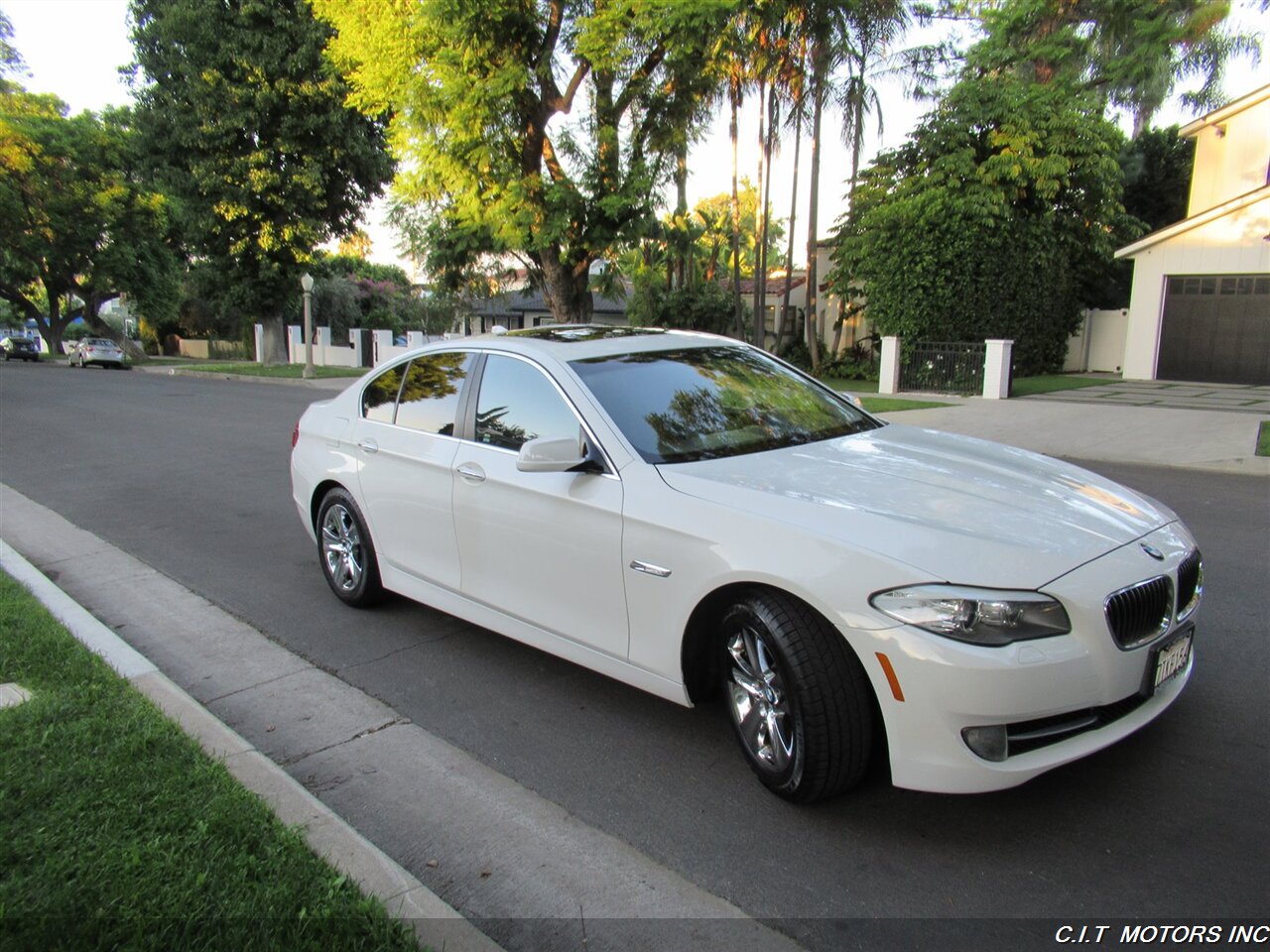 2013 BMW 528i   - Photo 4 - Sherman Oaks, CA 91423