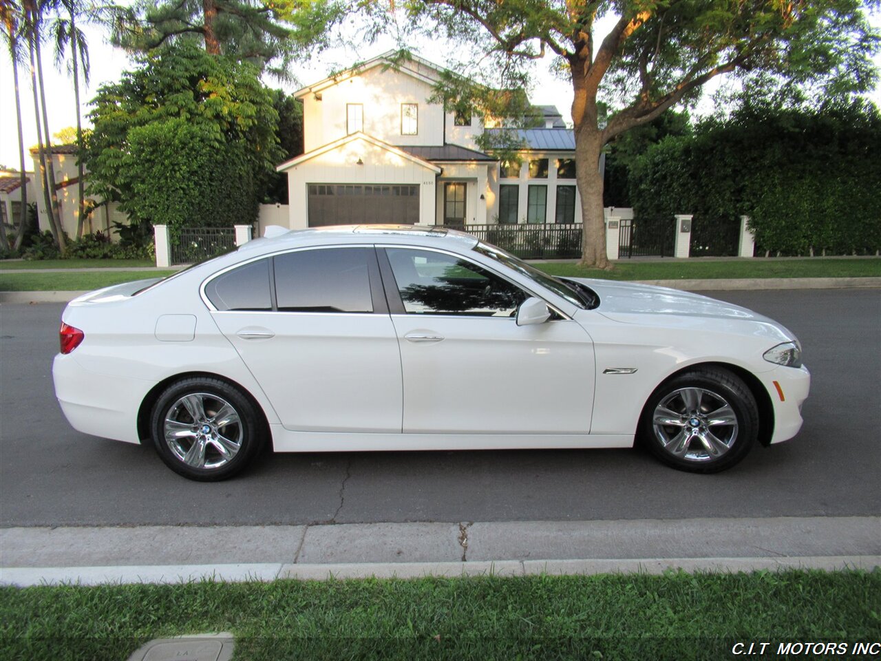 2013 BMW 528i   - Photo 6 - Sherman Oaks, CA 91423