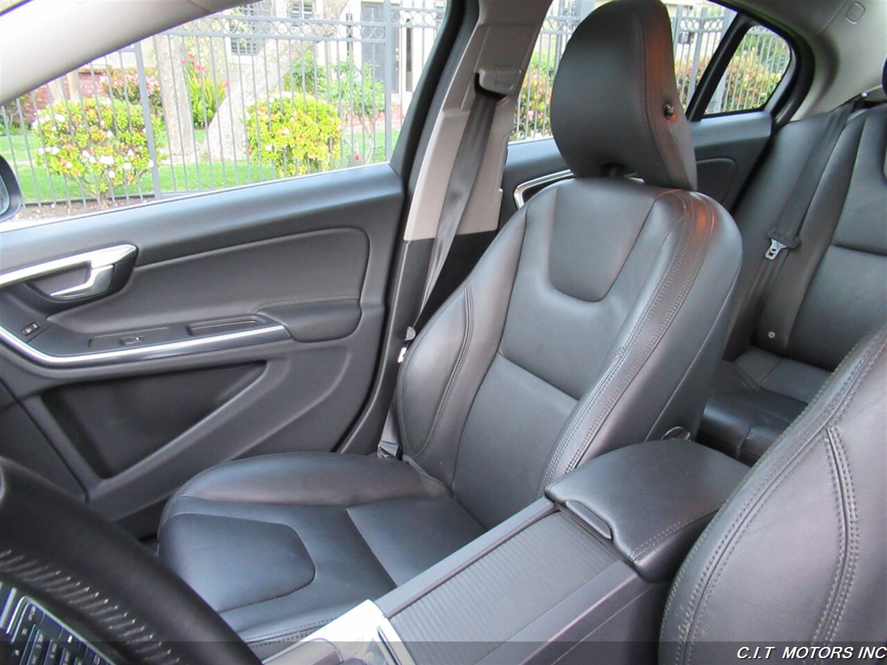2013 Volvo S60 T5 Premier   - Photo 17 - Sherman Oaks, CA 91423