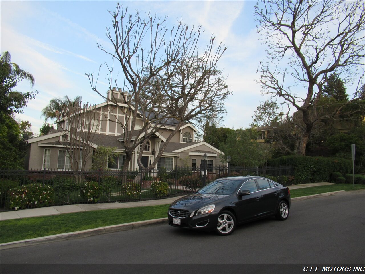 2013 Volvo S60 T5 Premier   - Photo 2 - Sherman Oaks, CA 91423