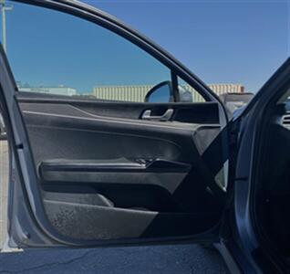 2022 Kia K5 LXS   - Photo 6 - Yuma, AZ 85364