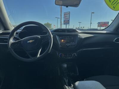 2023 Chevrolet Trailblazer LT   - Photo 2 - Yuma, AZ 85364
