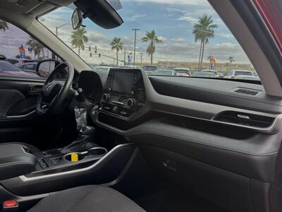 2022 Toyota Highlander LE   - Photo 6 - Yuma, AZ 85364