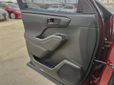 2022 Toyota Highlander LE   - Photo 7 - Yuma, AZ 85364