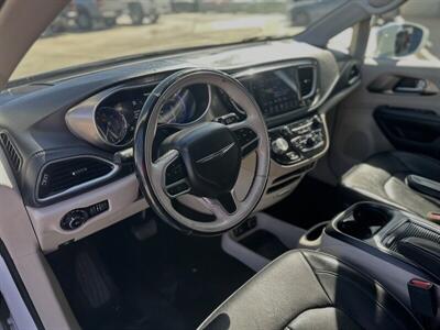 2018 Chrysler Pacifica Limited   - Photo 3 - Yuma, AZ 85365