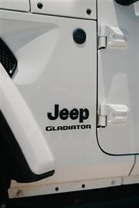2022 Jeep Gladiator Sport S   - Photo 4 - Yuma, AZ 85364