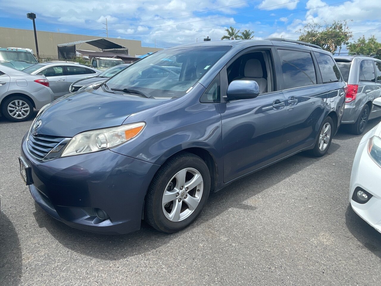 2017 Toyota Sienna LE 7-Passenger Auto  RELIABLE & COMFORTABLE !  TOYOTA QUALITY ! - Photo 1 - Honolulu, HI 96818