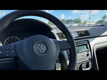 2013 Volkswagen Passat S PZEV  SILVER REFLEX METALLIC MODEL! - Photo 9 - Honolulu, HI 96818