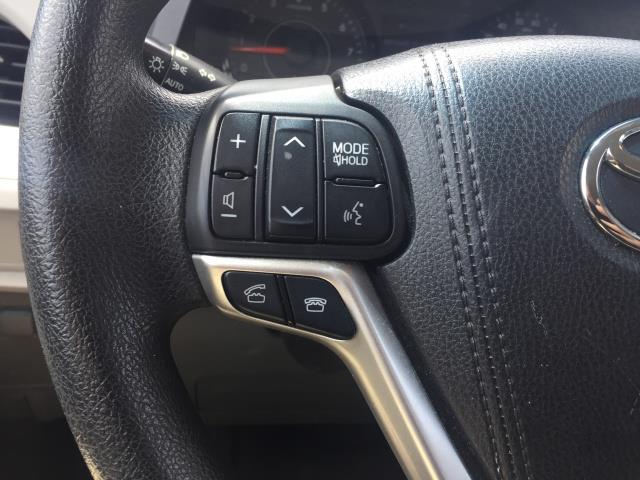 2015 Toyota Sienna LE 7-Passenger photo