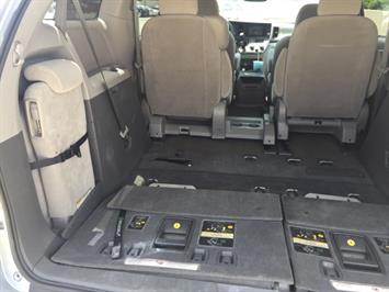 2015 Toyota Sienna LE 8-Passenger  TOYOTA RELIABLE QUALITY - Photo 27 - Honolulu, HI 96818