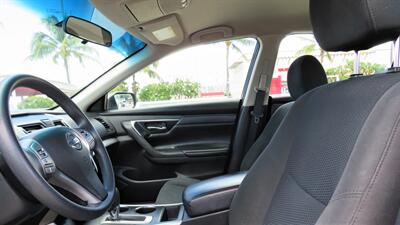2015 Nissan Altima 2.5 S  ROOM & STYLE & GOOD ON GAS! - Photo 10 - Honolulu, HI 96818