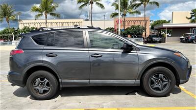 2017 Toyota RAV4 LE  RARE FIND !  LOW MILES! - Photo 7 - Honolulu, HI 96818