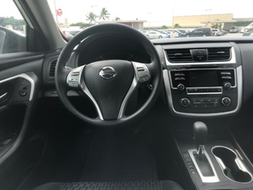 2016 Nissan Altima 2.5 S  FULL SIZE COMFORT ! - Photo 10 - Honolulu, HI 96818