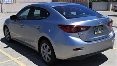 2015 Mazda Mazda3 i SV   *WE FINANCE*  STYLE & BEAUTY  GAS SAVER! - Photo 3 - Honolulu, HI 96818