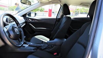 2015 Mazda Mazda3 i SV   *WE FINANCE*  STYLE & BEAUTY  GAS SAVER! - Photo 11 - Honolulu, HI 96818