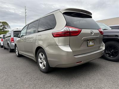 2017 Toyota Sienna LE 7-Passenger Auto RELIABLE & COMFORTABLE ! TOYOTA QUALITY ! - Photo 2 - Honolulu, HI 96818