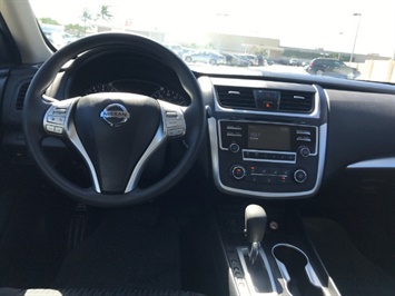 2016 Nissan Altima 2.5 S  FULL SIZE COMFORT ! - Photo 11 - Honolulu, HI 96818