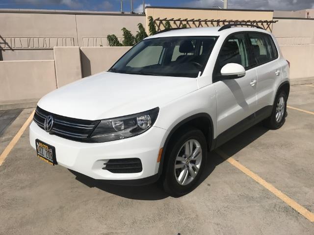 The 2015 Volkswagen Tiguan SUV 5 SEATER  LOW MILES photos