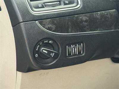 2015 Chrysler Town & Country Touring  7 PASSENGER COMFORT & STYLE! - Photo 22 - Honolulu, HI 96818