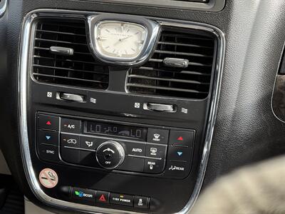 2015 Chrysler Town & Country Touring  7 PASSENGER COMFORT & STYLE! - Photo 19 - Honolulu, HI 96818