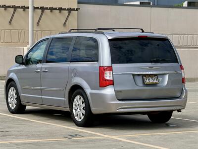 2015 Chrysler Town & Country Touring  7 PASSENGER COMFORT & STYLE! - Photo 4 - Honolulu, HI 96818