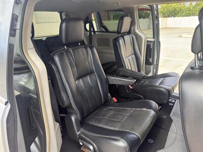 2015 Chrysler Town & Country Touring  7 PASSENGER COMFORT & STYLE! - Photo 12 - Honolulu, HI 96818