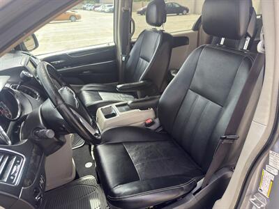 2015 Chrysler Town & Country Touring  7 PASSENGER COMFORT & STYLE! - Photo 8 - Honolulu, HI 96818