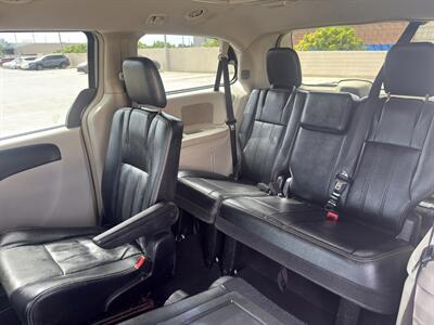 2015 Chrysler Town & Country Touring  7 PASSENGER COMFORT & STYLE! - Photo 10 - Honolulu, HI 96818