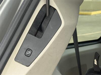 2015 Chrysler Town & Country Touring  7 PASSENGER COMFORT & STYLE! - Photo 7 - Honolulu, HI 96818