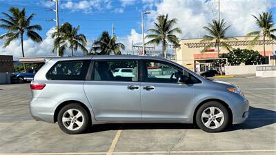 2016 Toyota Sienna LE 7-Passenger  RELIABLE & COMFORTABLE ! - Photo 4 - Honolulu, HI 96818