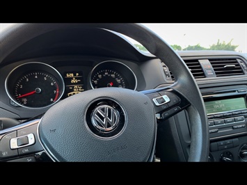 2015 Volkswagen Jetta S  SPORTY DESIGN AWESOME RIDE  AFFORDABLE ! - Photo 9 - Honolulu, HI 96818