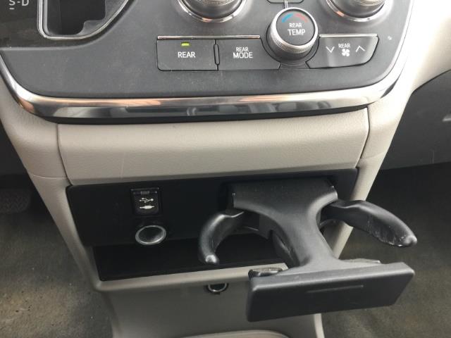2015 Toyota Sienna LE 8-Passenger photo