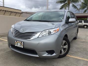 2015 Toyota Sienna LE 8-Passenger  RELIABLE & COMFORTABLE ! - Photo 2 - Honolulu, HI 96818