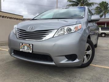 2015 Toyota Sienna LE 8-Passenger  RELIABLE & COMFORTABLE ! - Photo 1 - Honolulu, HI 96818