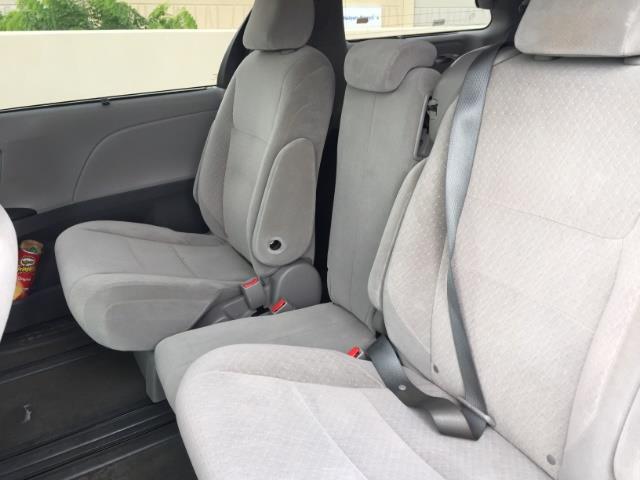 2015 Toyota Sienna LE 8-Passenger photo