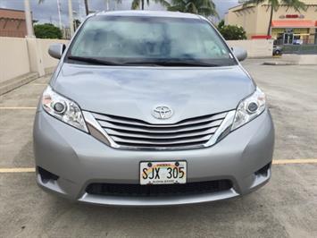 2015 Toyota Sienna LE 8-Passenger  RELIABLE & COMFORTABLE ! - Photo 5 - Honolulu, HI 96818