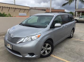 2015 Toyota Sienna LE 8-Passenger  RELIABLE & COMFORTABLE ! - Photo 3 - Honolulu, HI 96818