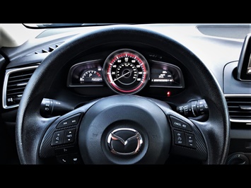 2015 Mazda Mazda3 i Sport   *WE FINANCE*  STYLE & BEAUTY  GAS SAVER! - Photo 8 - Honolulu, HI 96818