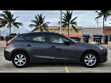 2015 Mazda Mazda3 i Sport   *WE FINANCE*  STYLE & BEAUTY  GAS SAVER! - Photo 4 - Honolulu, HI 96818