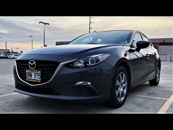 2015 Mazda Mazda3 i Sport   *WE FINANCE*  STYLE & BEAUTY  GAS SAVER! - Photo 1 - Honolulu, HI 96818