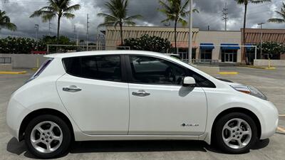 2013 Nissan Leaf SV  SUPER LOW MILES - Photo 6 - Honolulu, HI 96818