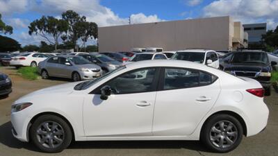 2014 Mazda Mazda3 i SV   *WE FINANCE*  STYLE & BEAUTY  GAS SAVER! - Photo 2 - Honolulu, HI 96818