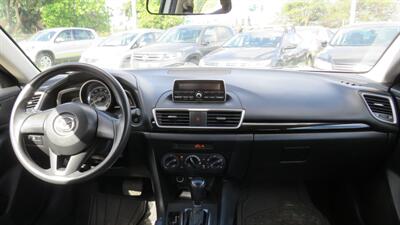 2014 Mazda Mazda3 i SV   *WE FINANCE*  STYLE & BEAUTY  GAS SAVER! - Photo 9 - Honolulu, HI 96818