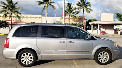 2015 Chrysler Town & Country Touring   ***WE FINANCE***  7 PASSENGER COMFORT & STYLE! - Photo 5 - Honolulu, HI 96818